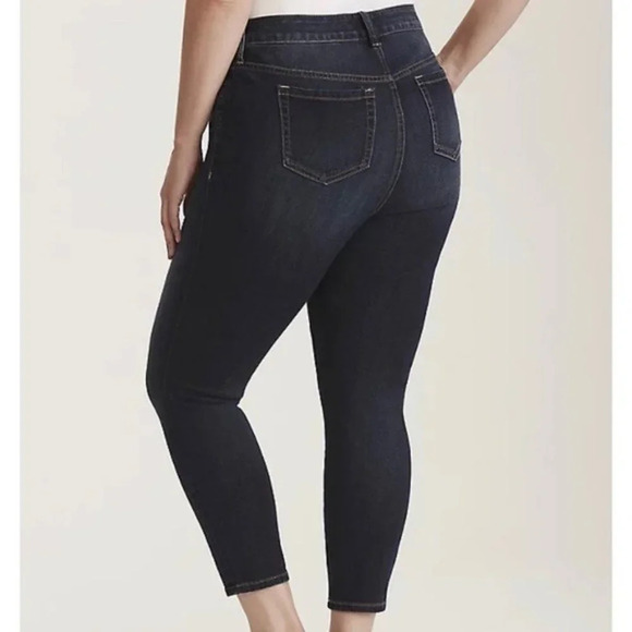 Torrid PREMIUM STRETCH HIGH RISE CURVY SKINNY JEAN - Picture 3 of 7
